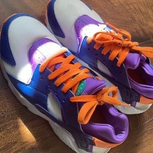 Nike Hurraches Size 5.5Y Boys